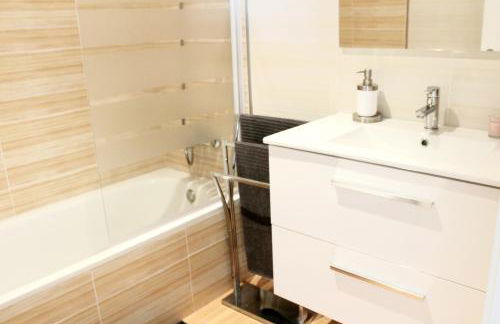 Adosado con fantásticas vistas al mar y piscina. - Foto 9