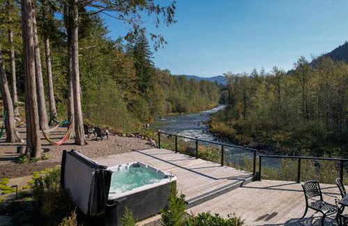 Riverside Retreat - Photo 1