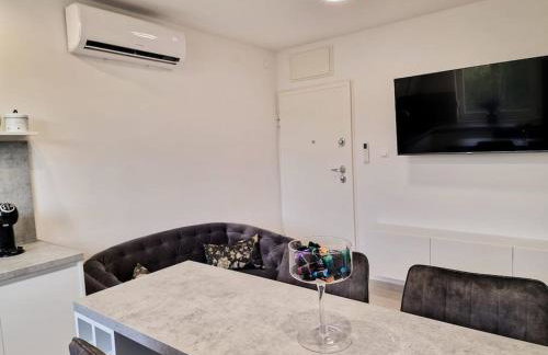 MonLux studio- FREE Public Parking- Easy & Straight Walk to the Center - Photo 18