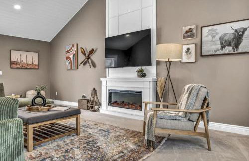 Swim and Relax In our Pool and Hot Tub and Recently Renovated - Photo 12