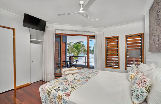 Reeflections Beachfront Holiday House - Photo 7