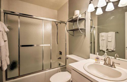 Steps to Sugar Mountain! Condo with Furnished Deck - Foto 14