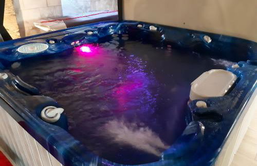 Luxueux Studio à Ambrières-les-Vallées - 85 m² avec Jacuzzi - Foto 3