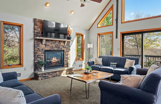 Lake View Chalet by Avantstay Lake Access + Deck - Foto 1