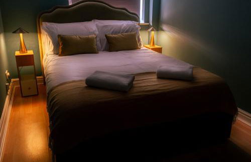 Central Manchester Gem with Stylish 2BR Retreat and Free Carpark - Foto 12