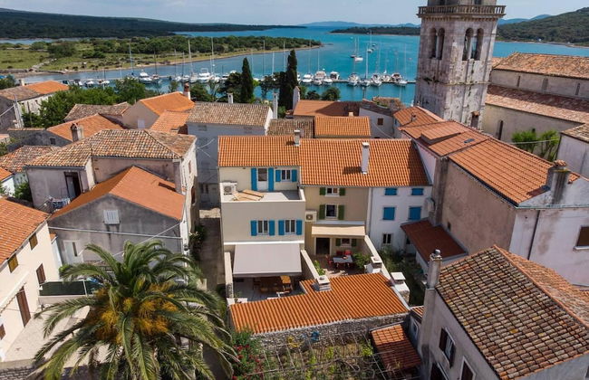 Impeccable 4-bed Apartment in Osor - Foto 1