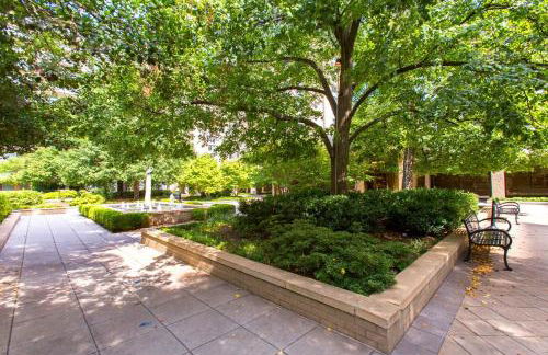 Stylish Apartment Close to National Landing - Photo 17