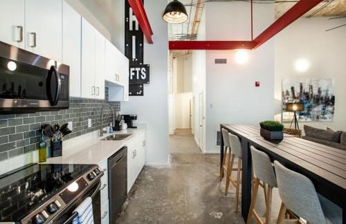 Historic Downtown Loft with Modern Flare - Foto 14