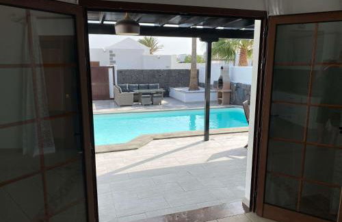 Stunning Villa Arabella - Heated Pool - BBQ - Amazing Terrace - Playa Blanca - Foto 33