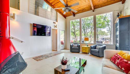 Live Lake Life! Enchanted Oaks Gem with Private Dock - Foto 3