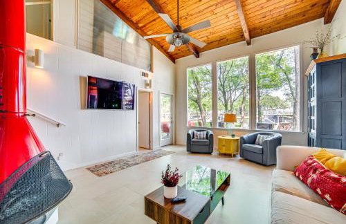 Live Lake Life! Enchanted Oaks Gem with Private Dock - Foto 3