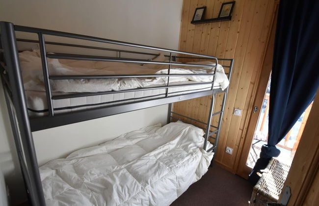 Splendid Chalet in Chamrousse With TV - Photo 2