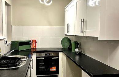 2-Bed Cardiff Home | Contractors & Long Stays - Foto 9