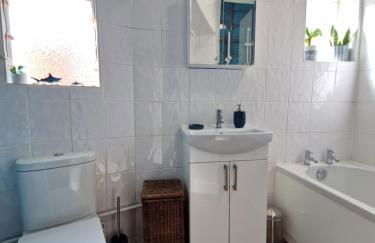 West Street Views #1 - Peaceful town centre apartment - Photo 8