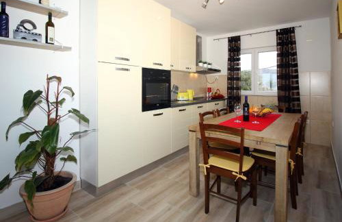 Apartment Milenka - Four Bedroom Apartment with Terrace - Photo 16