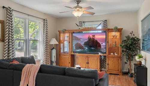 Modern Bungalow Home with Mid-Century Flair - Foto 3