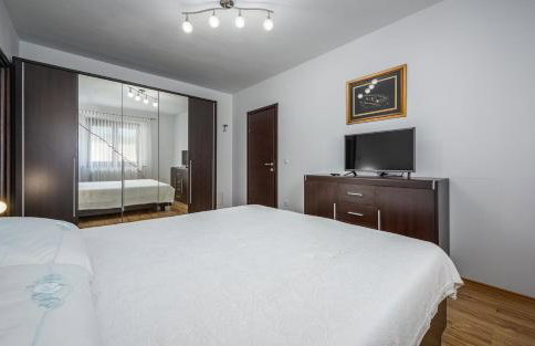 Villa Luna Tinjan, Pool and Wellness - Photo 14