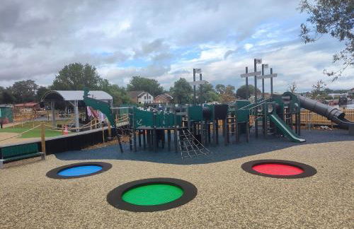 Lovely Static Caravan at Billing Aquadrome - Photo 4