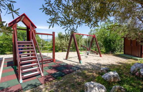 Villa With Pool, Jacuzzi, Sauna, Fitness, Playground & Wine Cellar - Photo 20