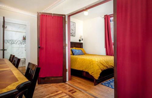 The Golden Parlor- Historic Victorian, Hot Tub - Foto 10