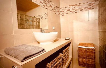 Charming Rustic Wine Cellar House in Reguengo Grande with Fireplace - Foto 15