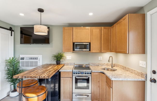 Cozy Lakefront Studio On Long Lake! Home by RedAwning - Foto 8