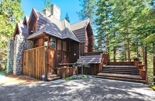 Little Ahwahnee Inn Entrance to Yosemite - Foto 1