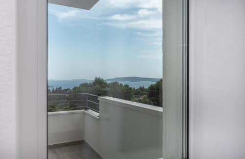 Villa Confido - Luxury 3BR Apartment with Private Pool near Trogir - Photo 47