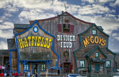 Smoky Bear Splash Top Rated Private Pool Cabin with Hot Tub, Mtn Views, Arcade Games, Excellent Location - Foto 65