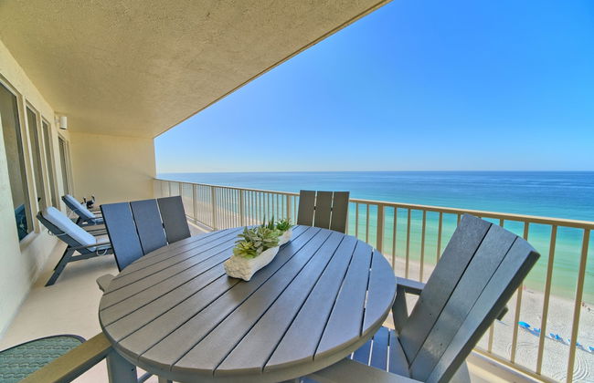 Luxurious Beachfront Condo with Beachside Pool Access and Free WiFi - Unit 1202 by RedAwning - Foto 41