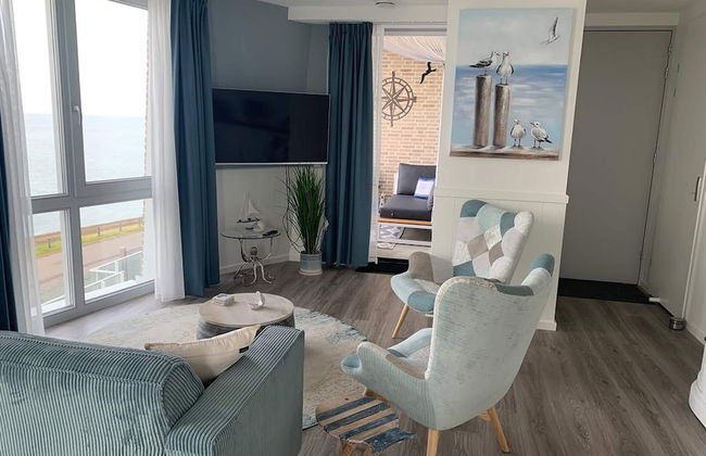 Modern Retreat With Private Sauna - Photo 9