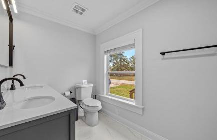 Spacious Modern Farmhouse w/ Private Patio & BBQ! - Foto 37