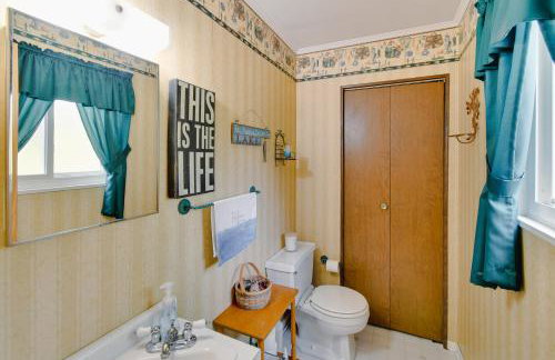 Lakefront Retreat with Pedal Boat and Dock in Kalkaska - Foto 16