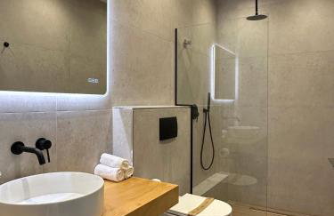 On the Edge - Suites & Apartments - Photo 41