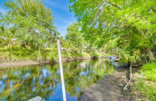 Relax Fireside Riverfront Inglis Duplex with Dock - Foto 29