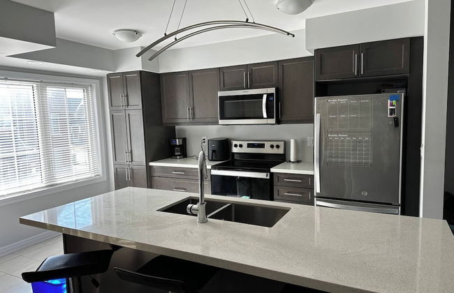 Cozy Whitby Retreat - 2 Bedroom Private House - Foto 1