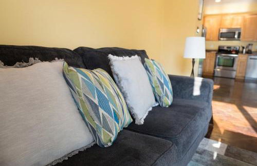 Tidy and Comfy 3BR, Balcony, WD, Free WiFi -E- - Foto 30