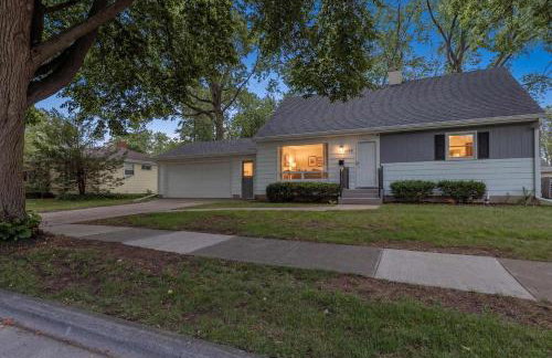 4BR 2BA Dog Friendly 3 Kings Walk to Lambeau - Foto 2