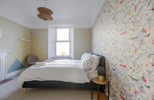 Stylish 3-Bed Home - 2 Mins to Beach & Town - Foto 53