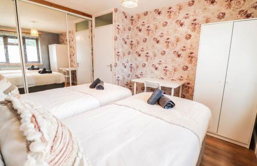 Spacious 1 bed flat-FREE Parking - Foto 7