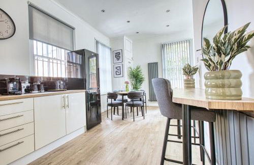 Central 2 beds APT with FREE parking, Sleeps 6 - Foto 6