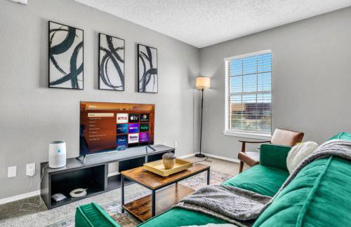 Fresh and Modern 2BR with Gym and Pool - Foto 9