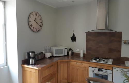 Spacious family home with countryside views - Photo 26