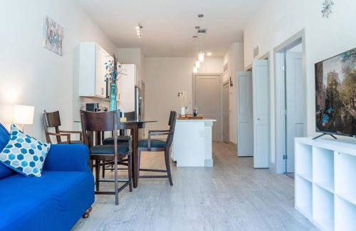 Beautiful RiverWalk Apt with Full Amenities, King Bed & Free Parking - Foto 15