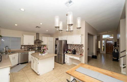 Spacious house with pool heater, hot tub, billiards - Foto 14