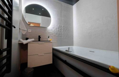 LA HUPPE - Bain Balnéo - Riom centre - 3 étoiles - Foto 4