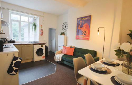 Two bedroom flat in St Michael's Hill - Photo 12