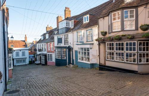 Spacious 5BR Home Near New Forest & Coast - Parking - Sleeps 10 - Photo 54