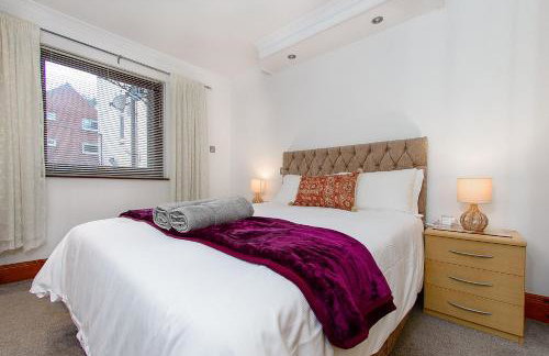 Courtyard Cottage with free onsite parking, garden, short flat walk to town - Foto 9