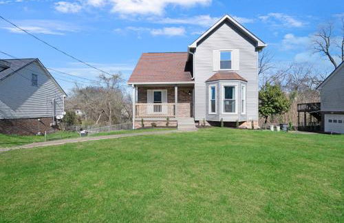 Shades of Gray 4BR Home w Mini Fridges - Foto 7